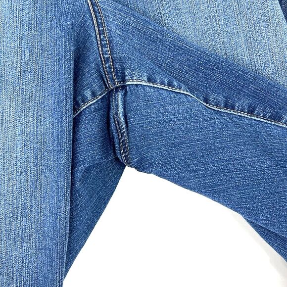 Torrid 3 Button Medium Wash Jeggings Size 26R - Picture 4 of 12